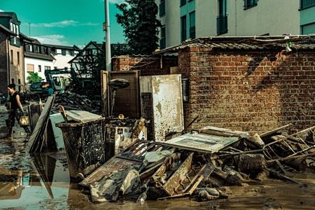 picture of destructed house and flooded streets